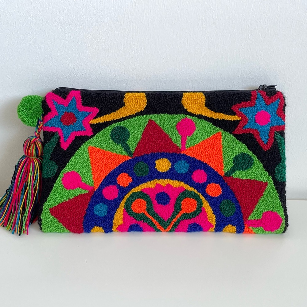 Wayuu Clutch.  Authentic craft Handmade by Venezuelan native artisans.